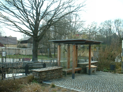 edles Warteh&auml;uschen am Denkmalsteich in Gr&auml;fenhain